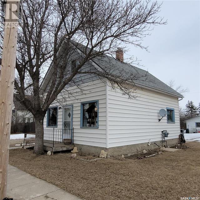 118 2 Avenue E, House detached with 2 bedrooms, 1 bathrooms and null parking in Allan SK | Image 2