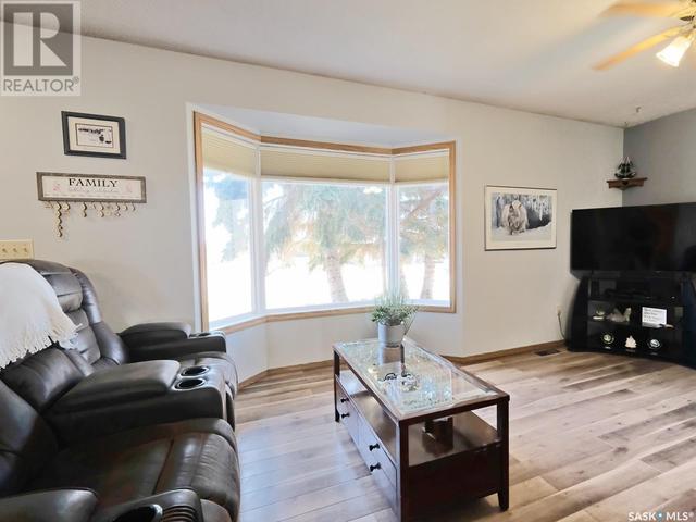 407 3rd Avenue E, House detached with 4 bedrooms, 2 bathrooms and null parking in Rosetown SK | Image 9