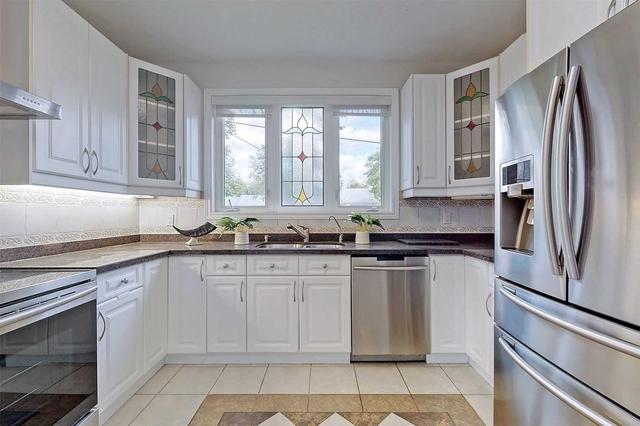 12 Kenton Dr, House detached with 4 bedrooms, 5 bathrooms and 4 parking in Toronto ON | Image 8