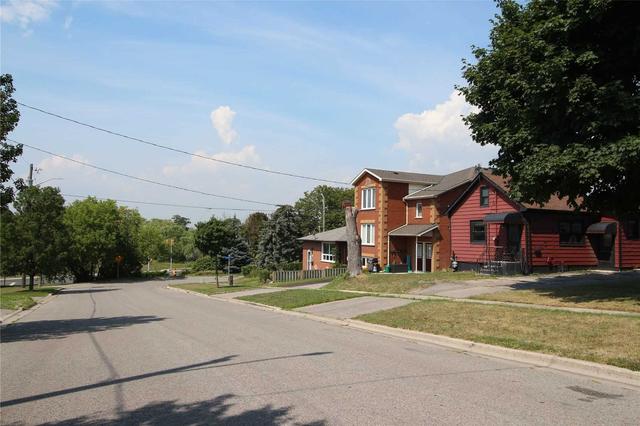 318 College Ave, House detached with 4 bedrooms, 3 bathrooms and 4 parking in Oshawa ON | Image 21