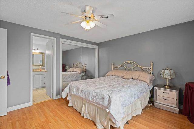 47 Hickling Tr, House detached with 3 bedrooms, 2 bathrooms and 4 parking in Barrie ON | Image 4