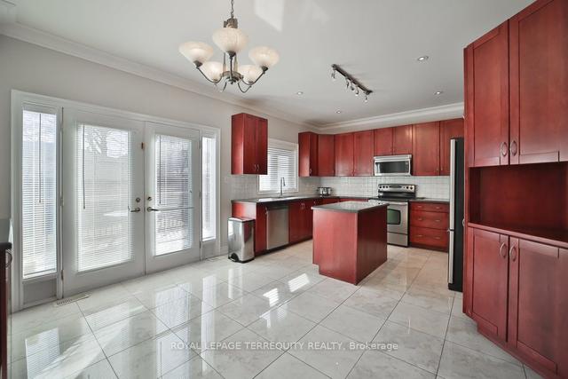 111 Brighton Ave, House detached with 4 bedrooms, 5 bathrooms and 8 parking in Toronto ON | Image 6