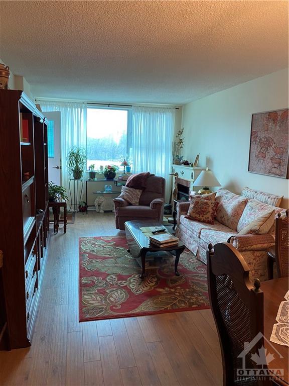 410 - 555 Brittany Drive, Condo with 2 bedrooms, 2 bathrooms and 1 parking in Ottawa ON | Image 5