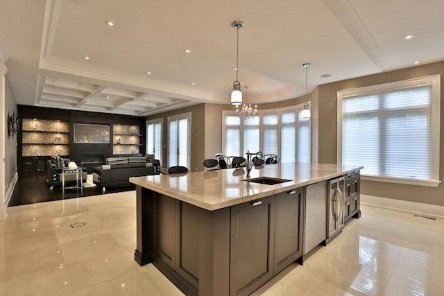 104 Upper Canada Dr, House detached with 4 bedrooms, 7 bathrooms and 4 parking in Toronto ON | Image 9