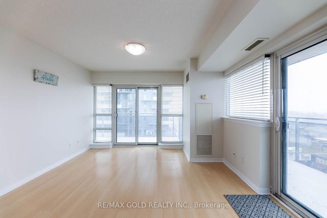 809 - 215 Queen St E, Condo with 2 bedrooms, 1 bathrooms and 1 parking in Brampton ON | Image 4
