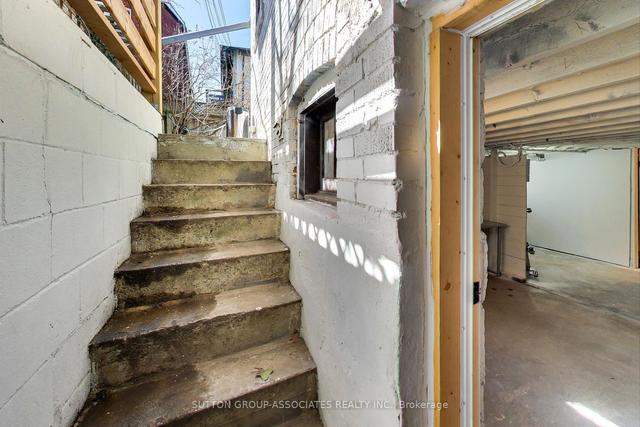 173 Maplewood Ave, House semidetached with 2 bedrooms, 2 bathrooms and 1 parking in Toronto ON | Image 26