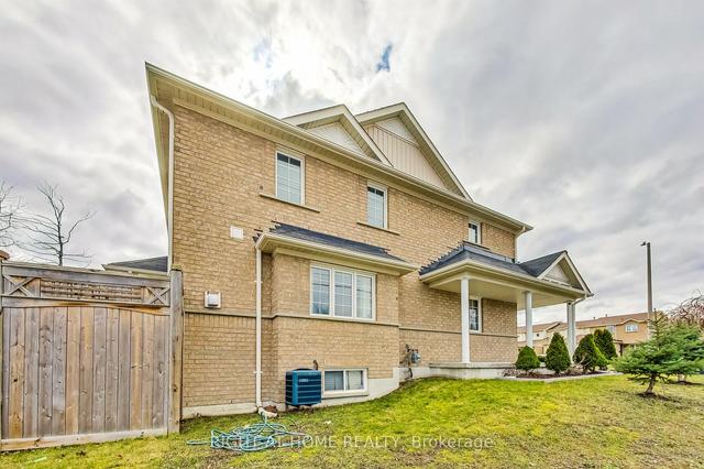 60 Mcmann Cres, House attached with 3 bedrooms, 3 bathrooms and 3 parking in Clarington ON | Image 26