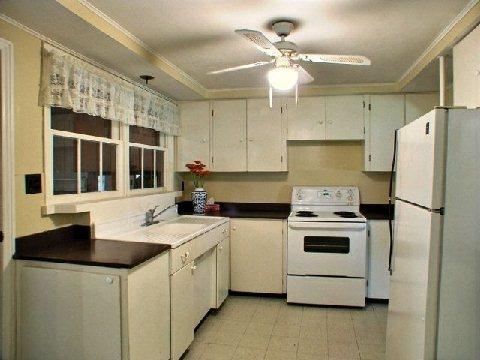 1968 Randolph Ave, House detached with 2 bedrooms, 1 bathrooms and 4 parking in Windsor ON | Image 4
