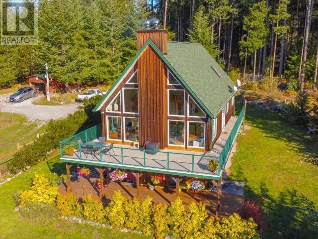 6268 Shelter Point Road, House detached with 3 bedrooms, 2 bathrooms and null parking in Powell River D BC | Image 1