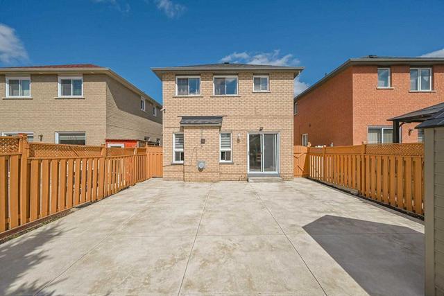 24 Alberta Terr, House detached with 3 bedrooms, 4 bathrooms and 5 parking in Brampton ON | Image 33