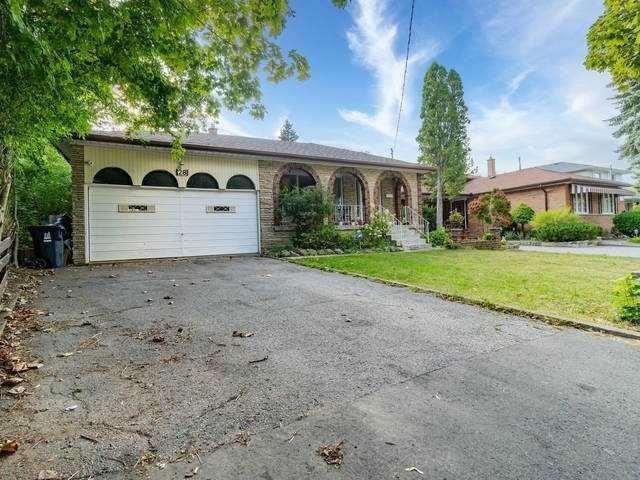 upper - 28 Lesgay Cres, House detached with 3 bedrooms, 1 bathrooms and 4 parking in Toronto ON | Image 12