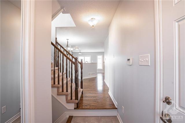 3100 Burritts Rapids Place, Townhouse with 3 bedrooms, 3 bathrooms and 2 parking in Ottawa ON | Image 4