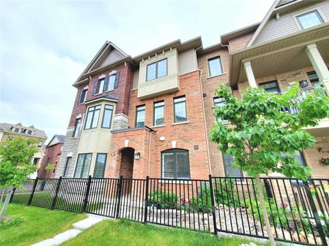 32 Cafaro Lane, House attached with 3 bedrooms, 3 bathrooms and 2 parking in Markham ON | Card Image