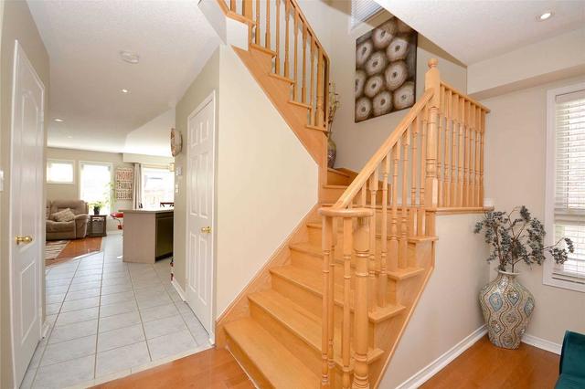 3386 Covent Cres, House attached with 4 bedrooms, 4 bathrooms and 3 parking in Mississauga ON | Image 9