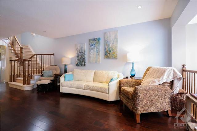 424 Evenwood Private, Townhouse with 3 bedrooms, 3 bathrooms and 2 parking in Ottawa ON | Image 8