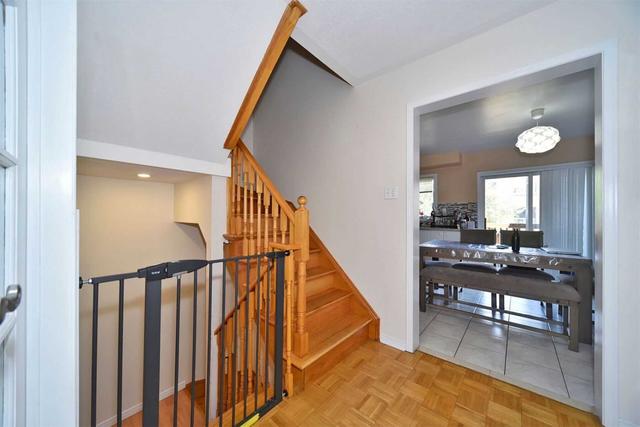 39 Norman Wesley Way, Townhouse with 3 bedrooms, 2 bathrooms and 2 parking in Toronto ON | Image 4