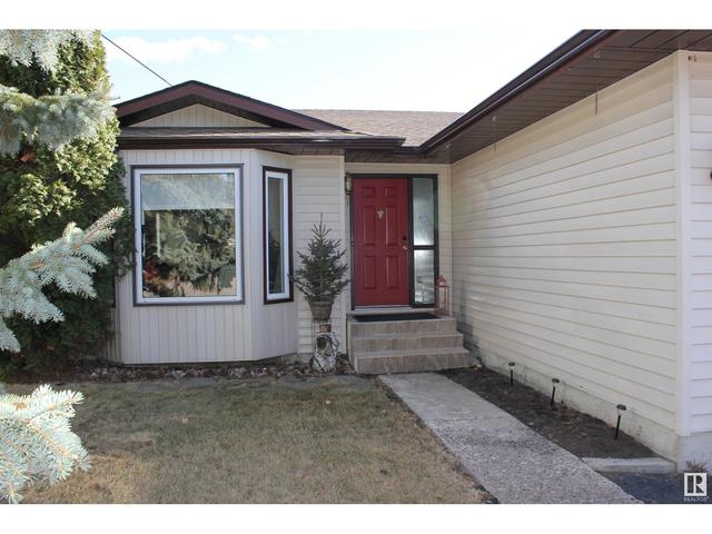 5117 58 Av, House detached with 4 bedrooms, 2 bathrooms and null parking in Elk Point AB | Image 2