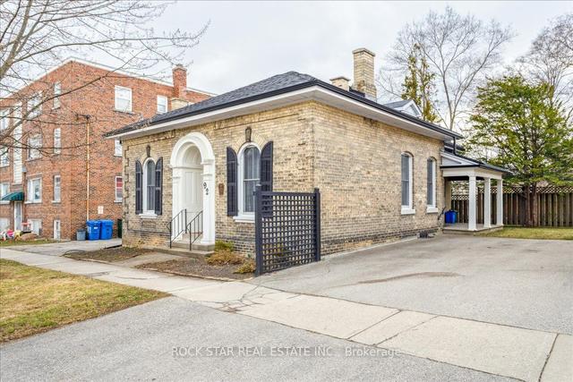92 Charlotte St, House detached with 4 bedrooms, 2 bathrooms and 1 parking in Brantford ON | Image 12