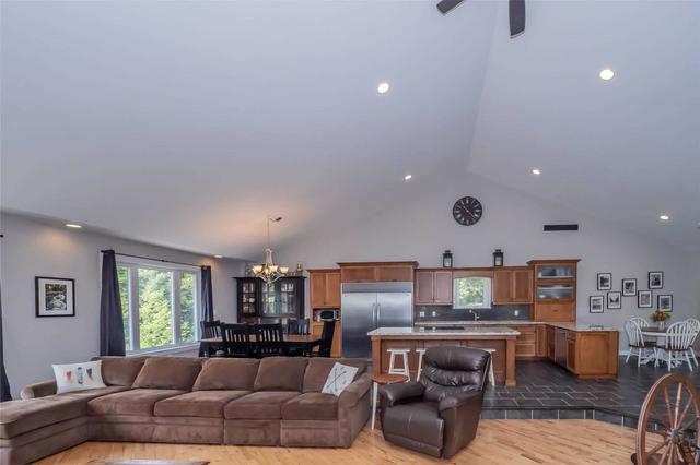 1579 Golden Beach Rd, House detached with 3 bedrooms, 3 bathrooms and 9 parking in Bracebridge ON | Image 30
