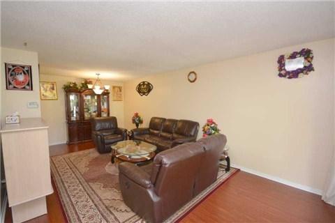 7253 Sigsbee Dr, House semidetached with 4 bedrooms, 3 bathrooms and 2 parking in Mississauga ON | Image 2