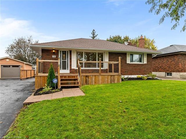 14 Pembroke Avenue, House detached with 3 bedrooms, 2 bathrooms and 4 parking in Brantford ON | Image 4