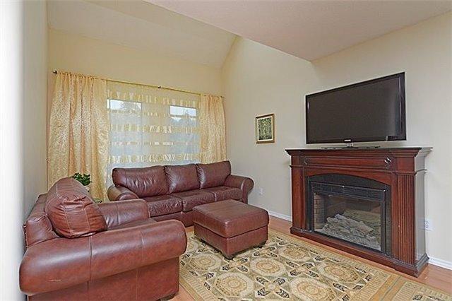 9 - 530 Falgarwood Dr, Townhouse with 3 bedrooms, 3 bathrooms and 2 parking in Oakville ON | Image 6