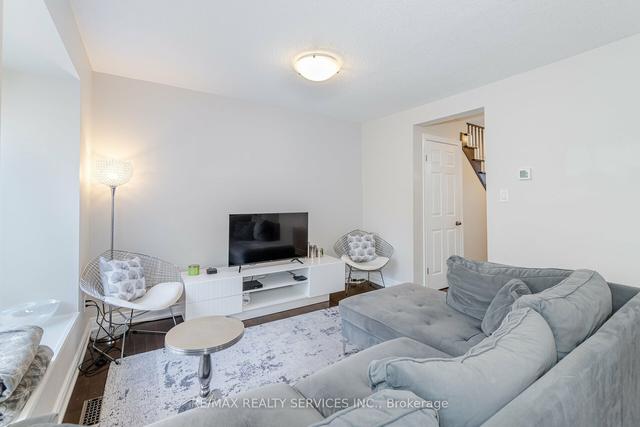 16 - 16 Carleton Pl, Townhouse with 3 bedrooms, 2 bathrooms and 2 parking in Brampton ON | Image 28