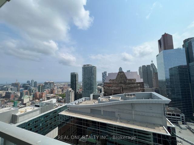 3008 - 197 Yonge St, Condo with 0 bedrooms, 1 bathrooms and 0 parking in Toronto ON | Image 2