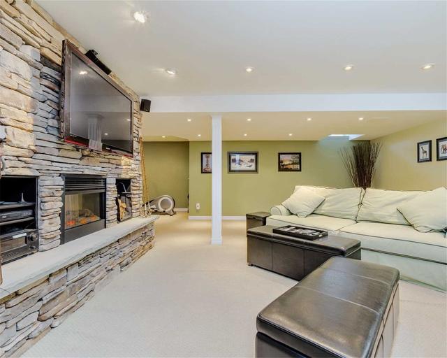 79 Watford St, House detached with 4 bedrooms, 4 bathrooms and 4 parking in Whitby ON | Image 25