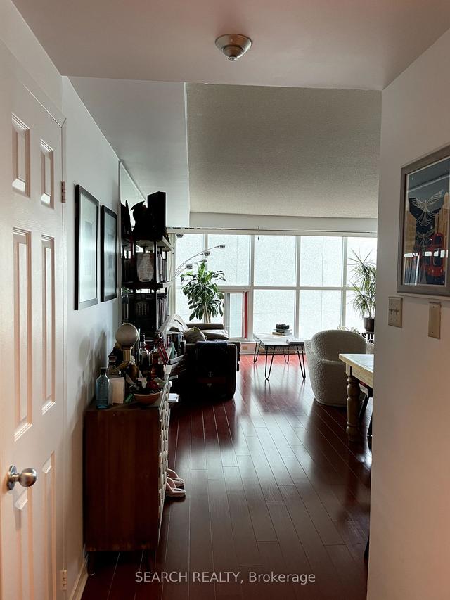 606 - 99 Harbour Sq, Condo with 1 bedrooms, 1 bathrooms and 1 parking in Toronto ON | Image 6