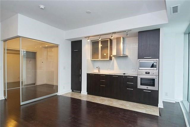 1001 - 14 York St, Condo with 3 bedrooms, 2 bathrooms and 1 parking in Toronto ON | Image 9