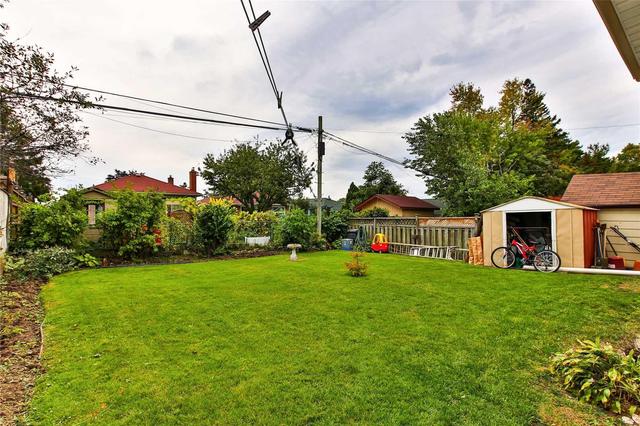 41 Lupin Dr, House detached with 4 bedrooms, 4 bathrooms and 4 parking in Toronto ON | Image 2