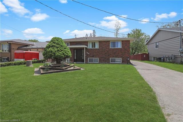 140a Henry Street, House detached with 6 bedrooms, 2 bathrooms and null parking in Brantford ON | Image 1