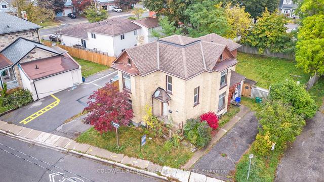 831 Laurel St, House detached with 2 bedrooms, 2 bathrooms and 4 parking in Cambridge ON | Image 1