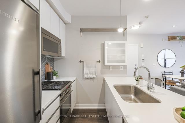 105 - 441 Jane St, Townhouse with 2 bedrooms, 2 bathrooms and 1 parking in Toronto ON | Image 2