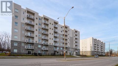210 - 1611 Banwell, Condo with 2 bedrooms, 2 bathrooms and null parking in Windsor ON | Card Image