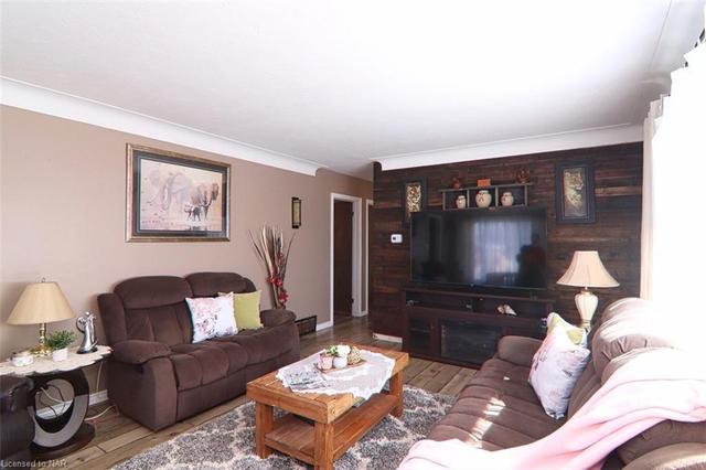 7110 Douglas Crescent, House detached with 3 bedrooms, 1 bathrooms and null parking in Niagara Falls ON | Image 10