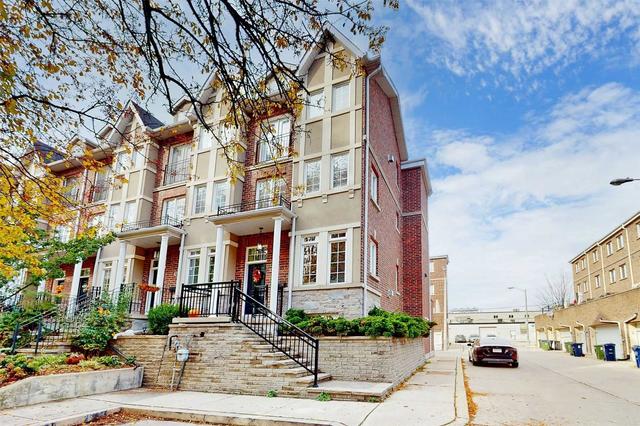 15 Peelar Mews, House attached with 3 bedrooms, 3 bathrooms and 2 parking in Toronto ON | Card Image