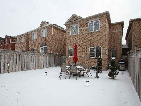 86 Maddybeth Cres, House attached with 3 bedrooms, 3 bathrooms and 3 parking in Brampton ON | Image 9