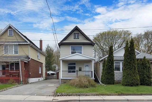 353 Lumsden Ave, House detached with 3 bedrooms, 2 bathrooms and 3 parking in Toronto ON | Image 1