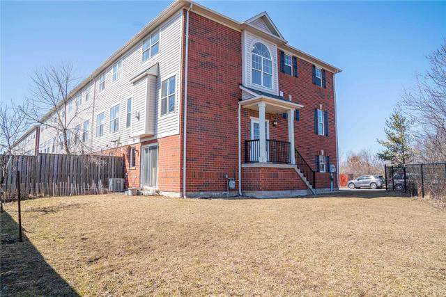 67 Trailview Terr, House attached with 3 bedrooms, 3 bathrooms and 4 parking in Toronto ON | Image 23