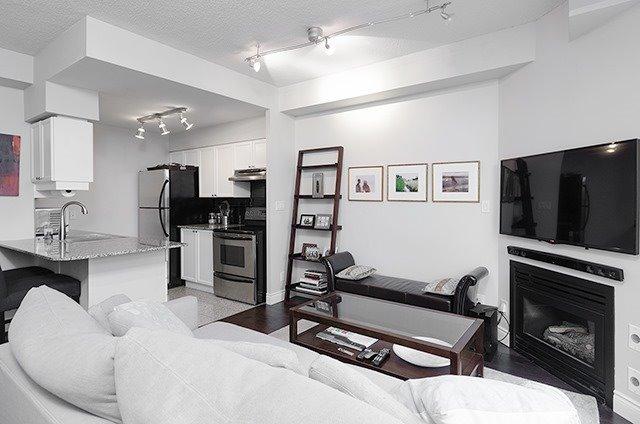 101 - 28 Stadium Rd, Townhouse with 2 bedrooms, 2 bathrooms and 1 parking in Toronto ON | Image 2