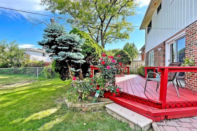 17 Gloxinia Cres, House detached with 4 bedrooms, 3 bathrooms and 4 parking in Toronto ON | Image 11