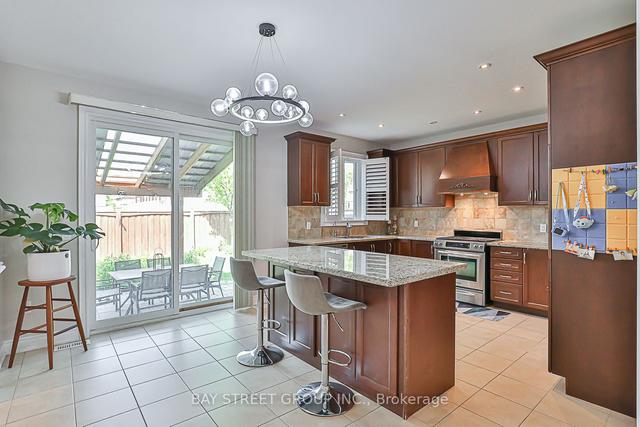 9 Motley Crt, House detached with 4 bedrooms, 6 bathrooms and 5 parking in Richmond Hill ON | Image 3