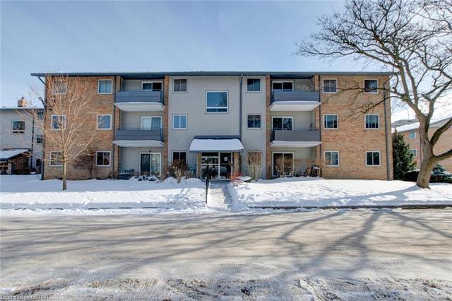8 - 675 Wonderland Road S, House attached with 2 bedrooms, 1 bathrooms and null parking in London ON | Image 2
