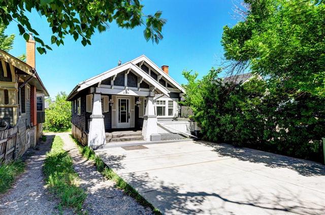 2134 17 Avenue Sw, House detached with 3 bedrooms, 2 bathrooms and 3 parking in Calgary AB | Card Image
