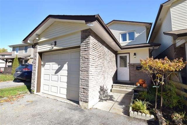 552 Lakeview Ave, House attached with 3 bedrooms, 2 bathrooms and 3 parking in Oshawa ON | Image 1