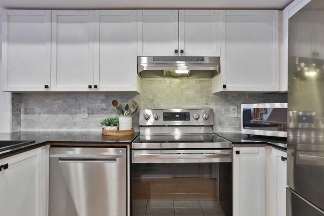 24 - 20 Turntable Cres, Townhouse with 3 bedrooms, 2 bathrooms and 1 parking in Toronto ON | Image 3
