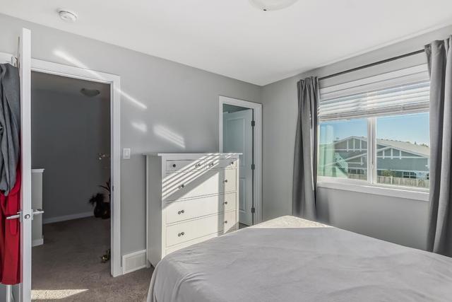 335 Mildred Dobbs Boulevard N, Home with 3 bedrooms, 2 bathrooms and 2 parking in Lethbridge AB | Image 16
