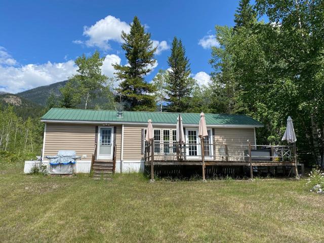 5313 Highway 95, House detached with 2 bedrooms, 2 bathrooms and null parking in Columbia Shuswap A BC | Image 22
